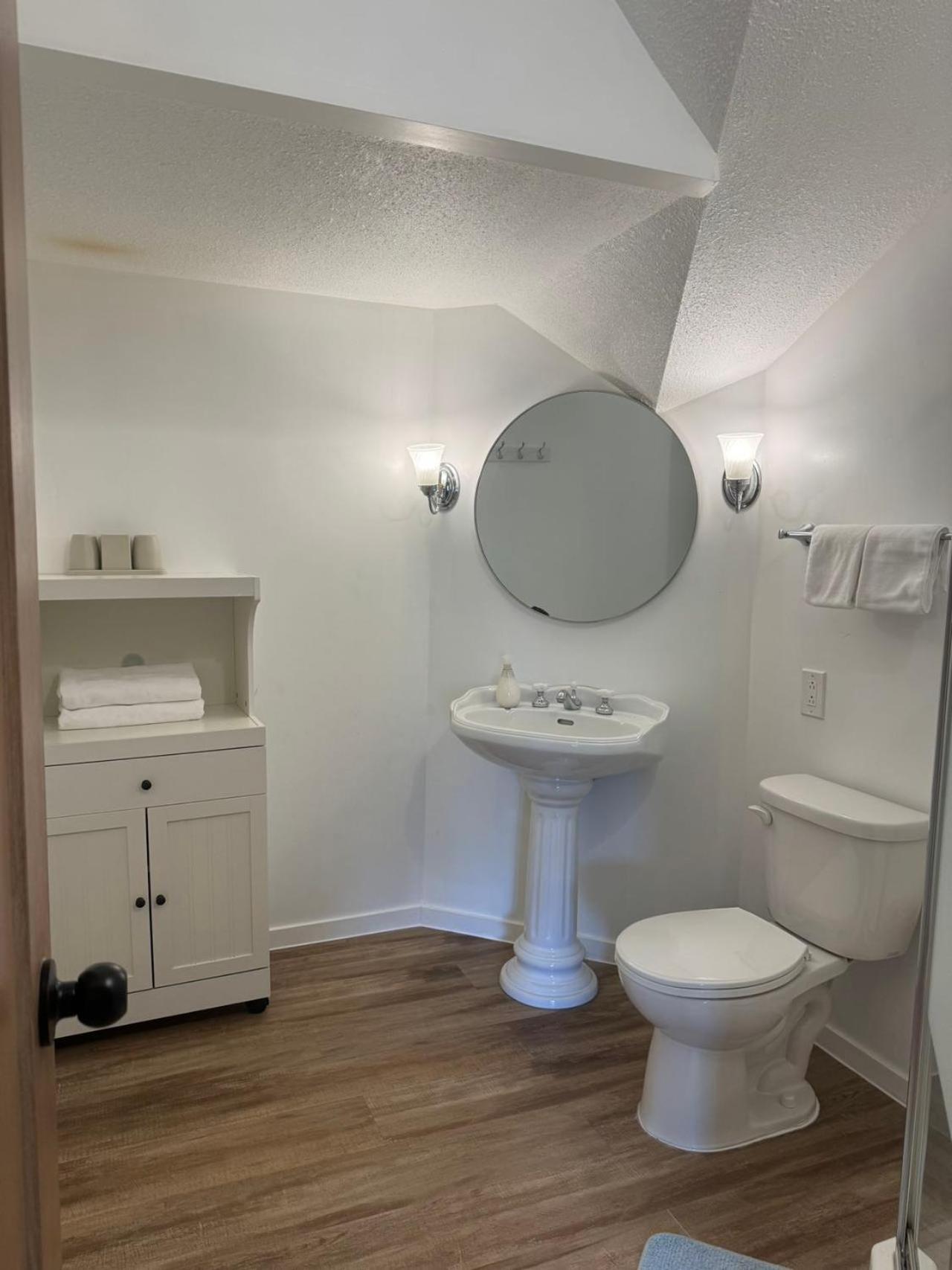 Jason House - Immaculate Suites In A Quiet Seaside Neighbourhood Near Uvic Victoria Exterior foto